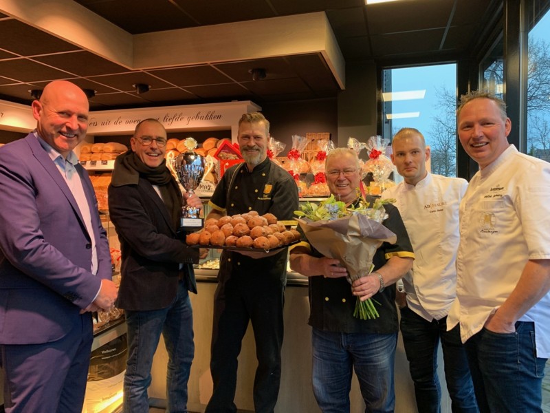 Toet in Apeldoorn voor derde keer beste oliebollenbakker