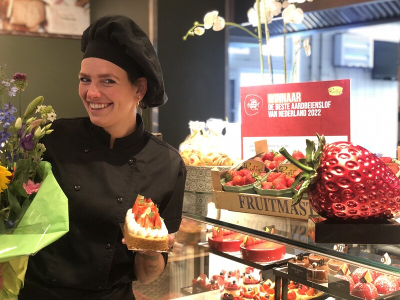 Rosanne Buitenhuis maakt De Beste Aardbeienslof