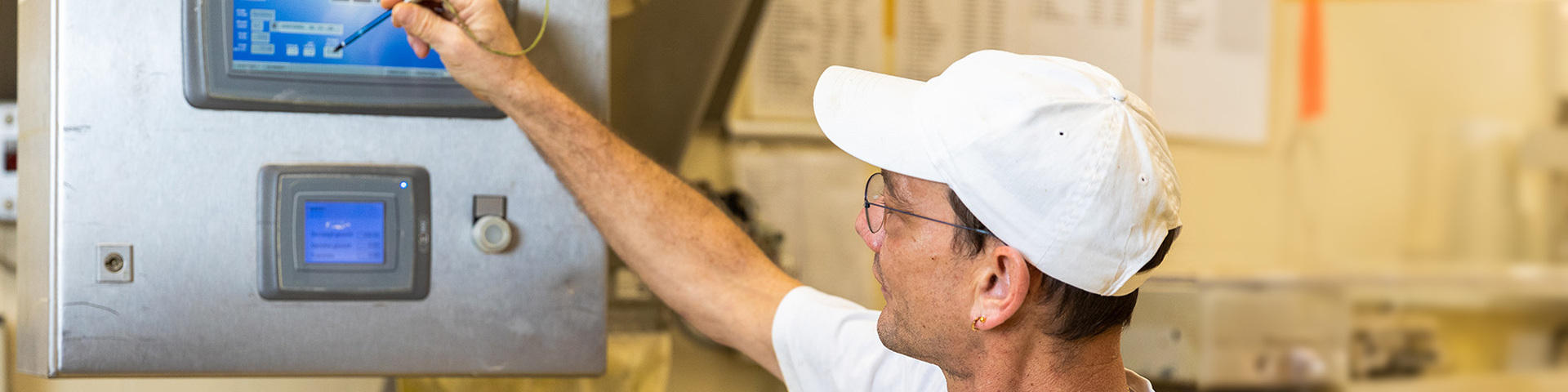 SONNEVELD EN KAAK
SILOS & DOSING SLAAN
HANDEN INEEN MET
AUTOMATISERINGSOPLOSSING