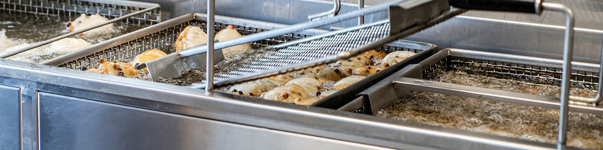 BAKKER KLOOTWIJK MAAKT MAAR LIEFST 10.000 OLIEBOLLEN PER UUR