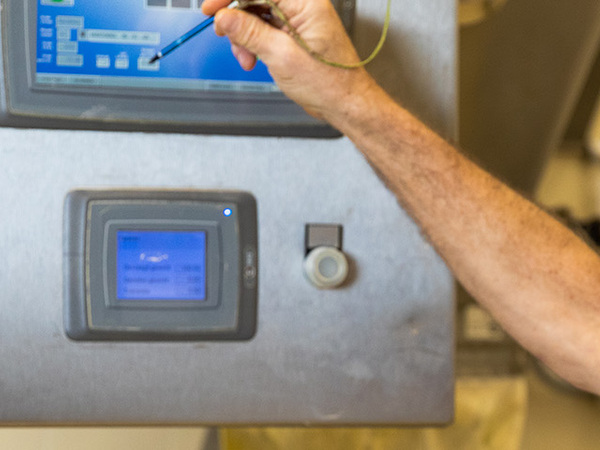 SONNEVELD EN KAAK
SILOS & DOSING SLAAN
HANDEN INEEN MET
AUTOMATISERINGSOPLOSSING